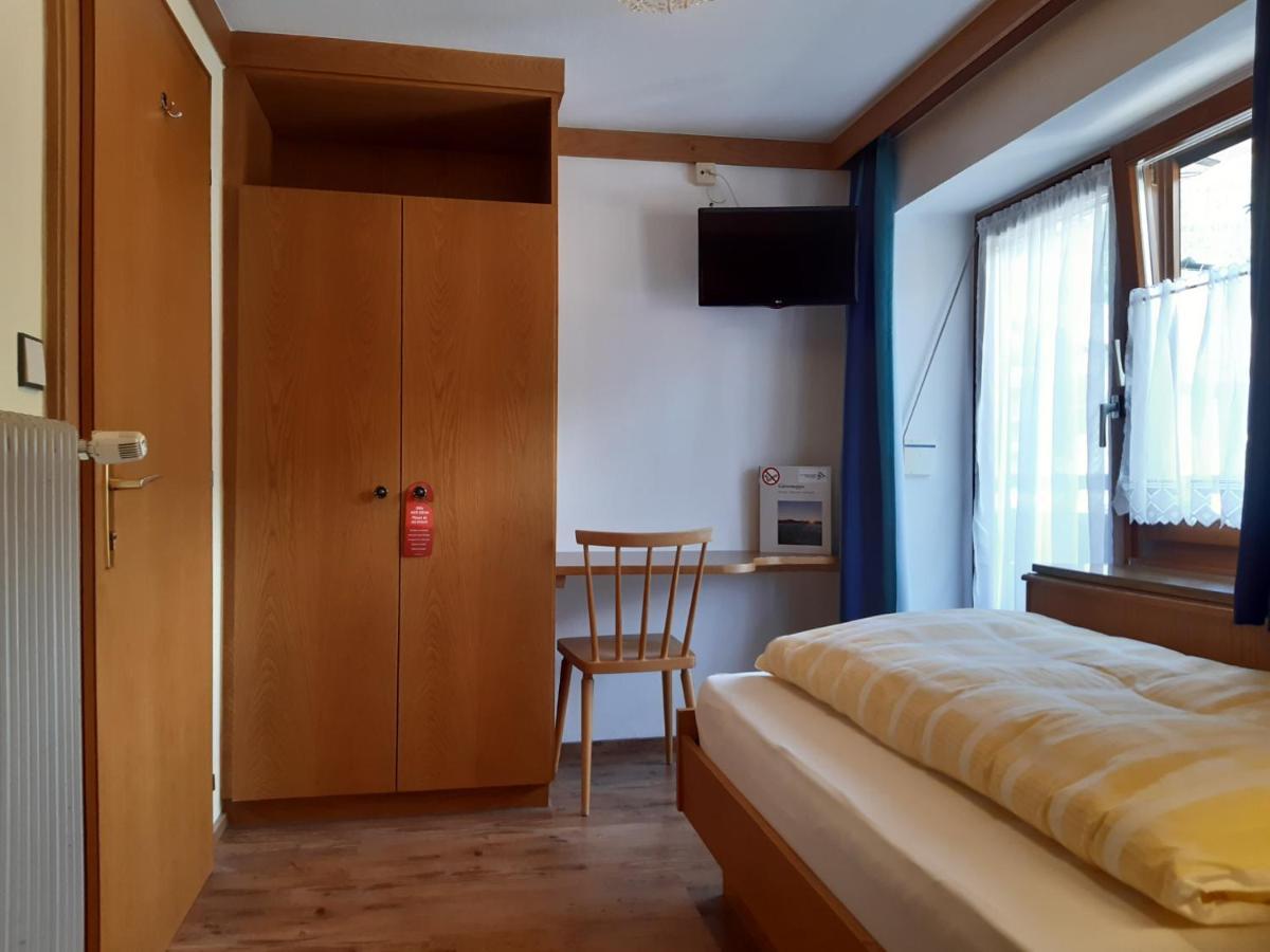 Pension Zu Hause Uttendorf Exterior foto