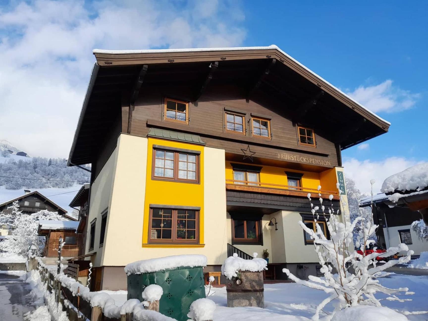 Pension Zu Hause Uttendorf Exterior foto